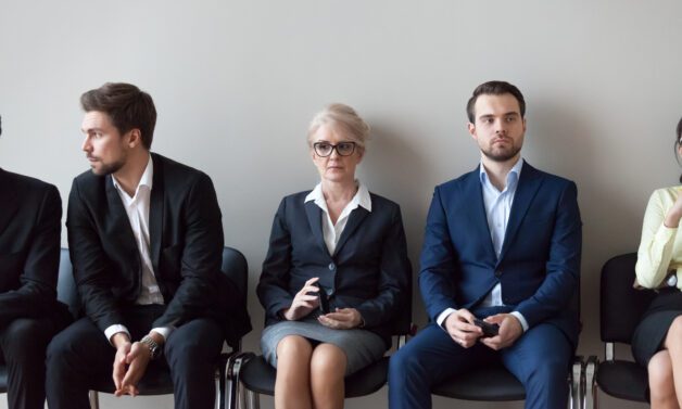 Jak szukać pracy będąc osobą 50+? [PORADNIK]
