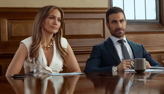 Twórcy Netfliksa nie rozumieją współczesnych miejsc pracy, czyli co jest nie tak z „Biurowym romansem”